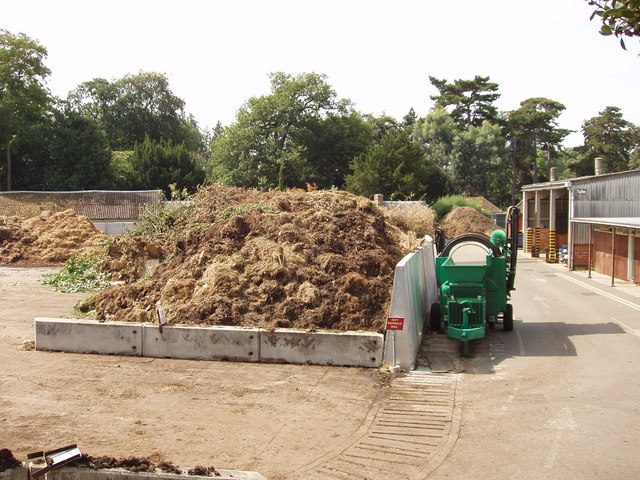 Composthoop in de tuin
